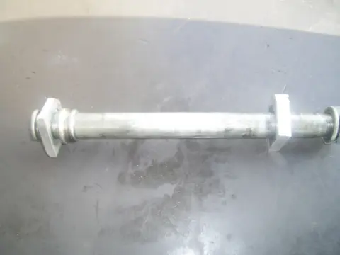 Rear axle Suzuki GSX R 1000 2003 - 2004
