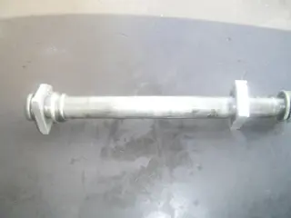 Rear axle Suzuki GSX R 1000 2003 - 2004