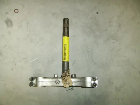 Steering stem Honda VFR 750 1986 - 1989
