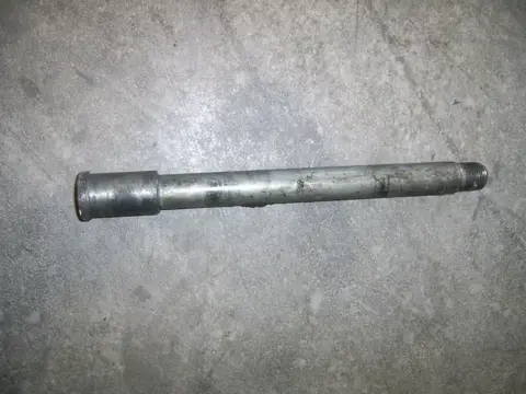 Axle front Kawasaki ZZR 600 1993 - 2005