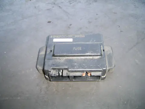 Fuse box Kawasaki ZZR 600 1993 - 2005