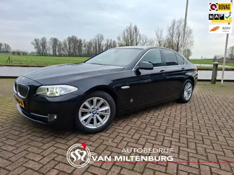 BMW 5-serie 520i High Executive Clima Leder Stoelverwarming Navi PDC v+a Trekhaak