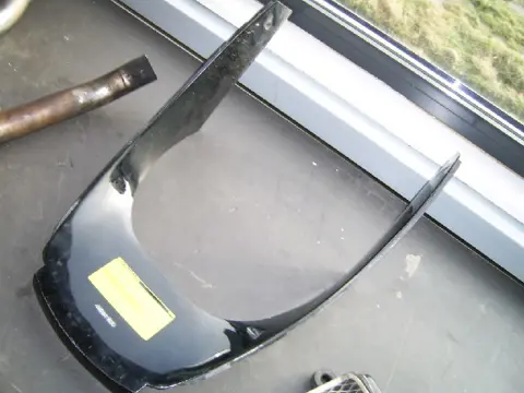 Cowl V shape under Kawasaki GPX 600 1988 - 1994