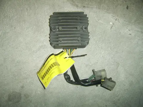 Regulator rectifier  Honda VF 750 F 1983 - 1985
