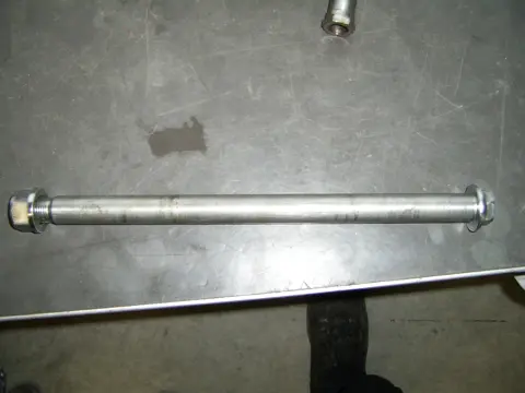 Rear axle Honda VF 750 F 1983 - 1985