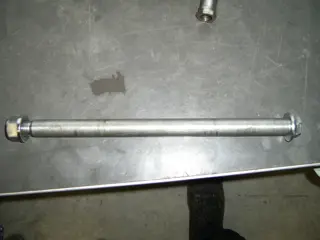 Rear axle Honda VF 750 F 1983 - 1985