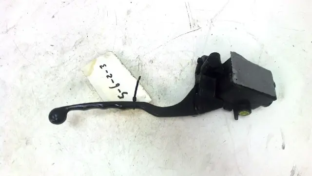 Front brake master cylinder  Kawasaki GPZ 600 1985 - 1987