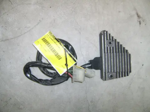 Regulator rectifier  Honda VF 500  1984 - 1985