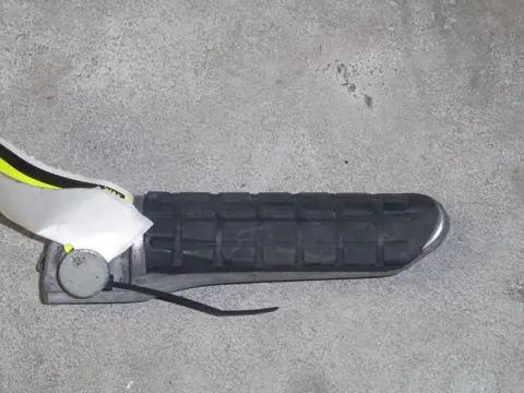 Footrest left Kawasaki GPX 600 1988 - 1994