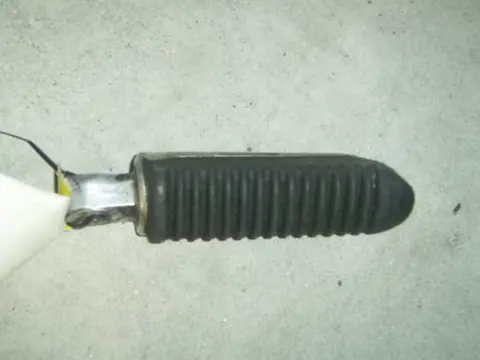 Pillion step left  Suzuki GSX F 750 1988 - 1997
