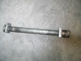 Rear axle Suzuki GSX R 1000 2003 - 2004