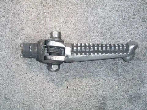Footrest right Suzuki TL 1000 1996 - 2001