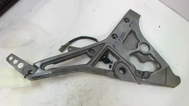 Main step holder right Yamaha FJ 1200 1988 - 1989