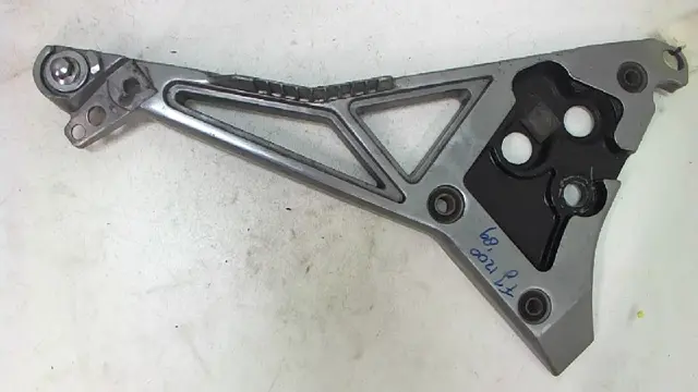 Main step holder left Yamaha FJ 1200 1988 - 1989