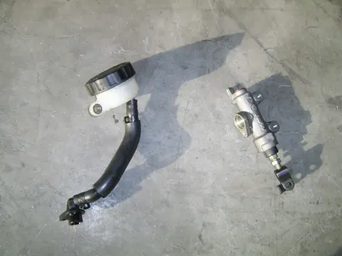 Rear brake master cylinder  Overig Onbekend Unknown 2000 - 2001