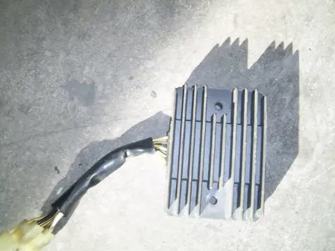 Regulator rectifier  Kawasaki ZX 9 R 1998 - 1999