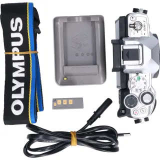Tweedehands Olympus E-M10 Mark IV Zilver Body CM2211