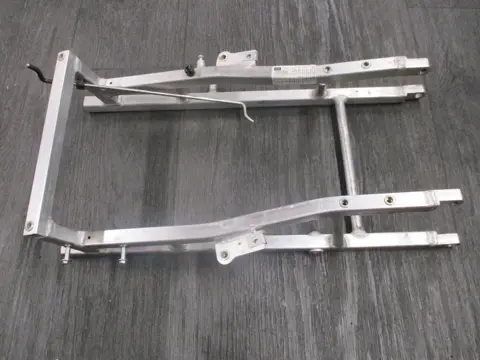 ACHTER SUBFRAME Aprilia Tuono 1000 2003 - 2005