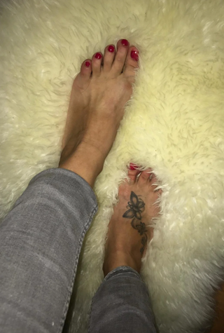 Zoek een kerel die van voeten kan genieten , footjob of mijn voeten wilt verwennen