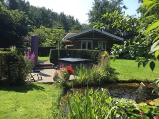 Vrijst. Romantisch huisje met privé Jacuzzi