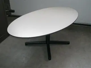 *1x ovale bijzettafel B123xD65