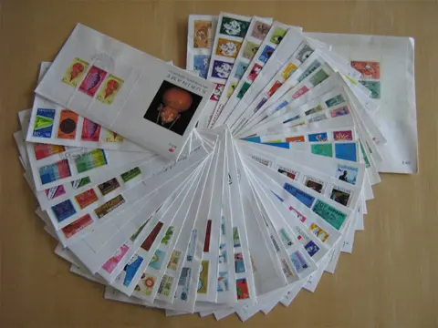 PRIJSVERLAGING!!!30 verschillende FDC Suriname 1965 t/m 1975