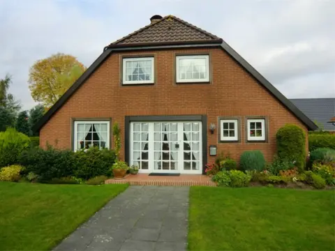 Einfamilienhaus mit Einliegerwohnung in 26835 Hesel (D)