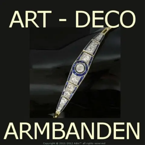 Handelaar gespecialiseerd in verkoop van Art-Deco juwelen .