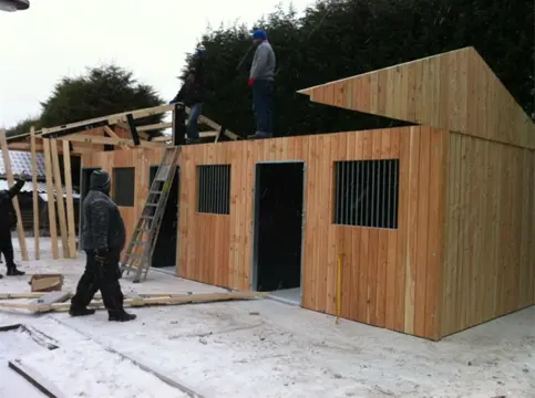 Paardenstallen verkoop