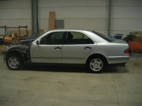 Te koop aan geboden mercedes e class w210 allerlij onderdell