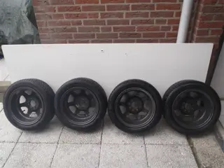 Te koop aangeboden: 4 lichtmetalen velgen met banden
