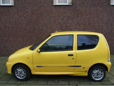 Sloopauto inkoop Den haag Fiat Seicento voor onderdelen