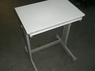 1x Computertafel B60xD40cm.