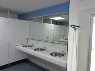 2 delige sanitaire unit dames/heren