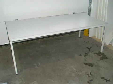 1x Kantinetafel B200xD100cm.