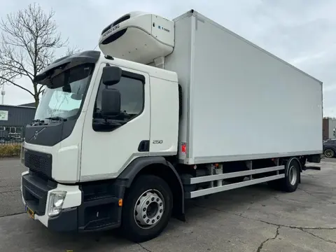 Volvo FE 250 4X2 - EURO 6 + THERMOKING T-500R + DHOLLANDIA LIFT