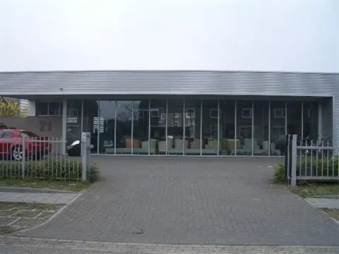 Te huur: prachtige moderne representatie showroom in Venray