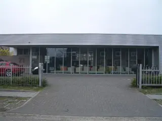 Te huur: prachtige moderne representatie showroom in Venray