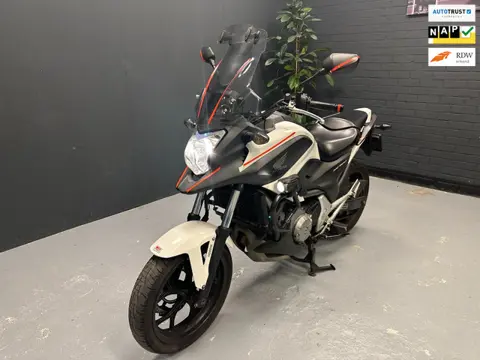 Honda All-Road NC 700X ABS Mini GS1200 Rijdt Heerlijk op de weg.