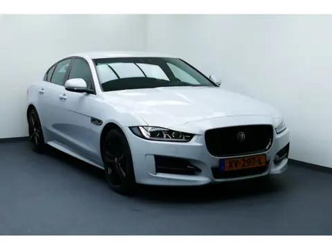 Jaguar XE 2.0t Prestige R-Sport Wit Metallic. 19"LMV, Navi, Camera, Xenon, Stoelverw