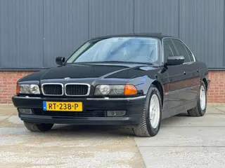 BMW 7-SERIE E38 740i