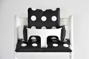 Stoelverkleiner kussen gecoat 'Black polka voor stokke