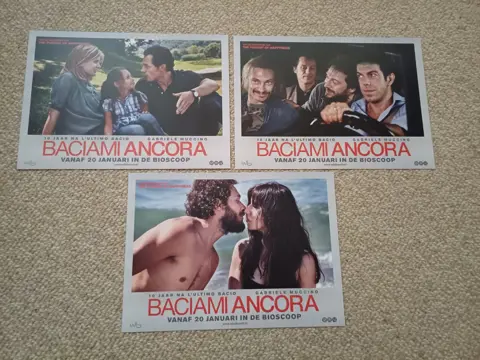 BACIAMI ANCORA lobbycard set.