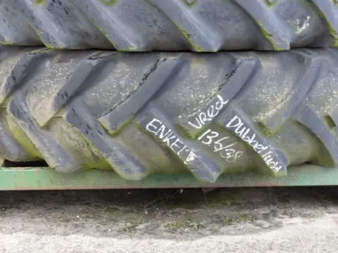 R38 Vredestein 13.6/38