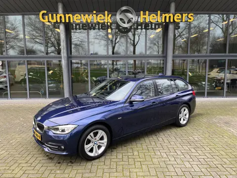 BMW 3 Serie Touring 318i Centennial High Executive | CRUISE CONTROL | PANODAK | PDC ACHTER | BLUETOO