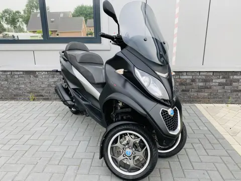 PIAGGIO MP3 300 LT 2017 ABS ASR SPORT AUTORIJBEWIJS PIAGGIO MP3 300 LT 2018 ABS ASR SPORT AUTORIJBEW