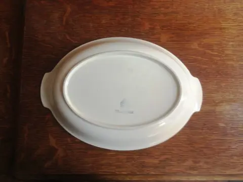 Broodschaal SPHINX REGOUT-ROYAL decor Boerenbont ca. 1900