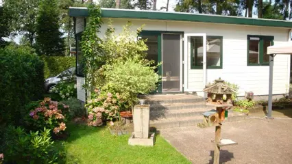 Te koop vakantiehuisje midden op de Veluwe met eigen grond