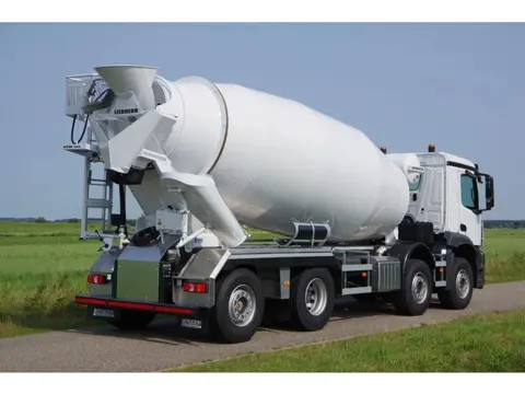 Mercedes-Benz Arocs 41,5-tons 8x2 WSG Liebherr mixer 12m3