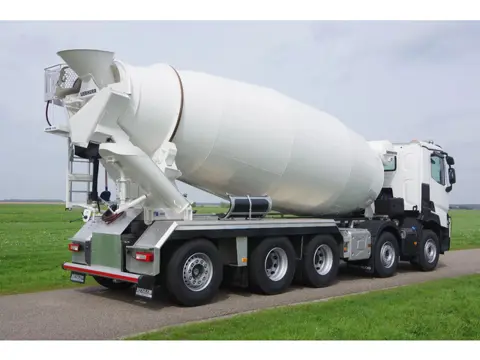 Renault C 10x4 49-tons naloopas met Liebherr 15m3 betonmixer